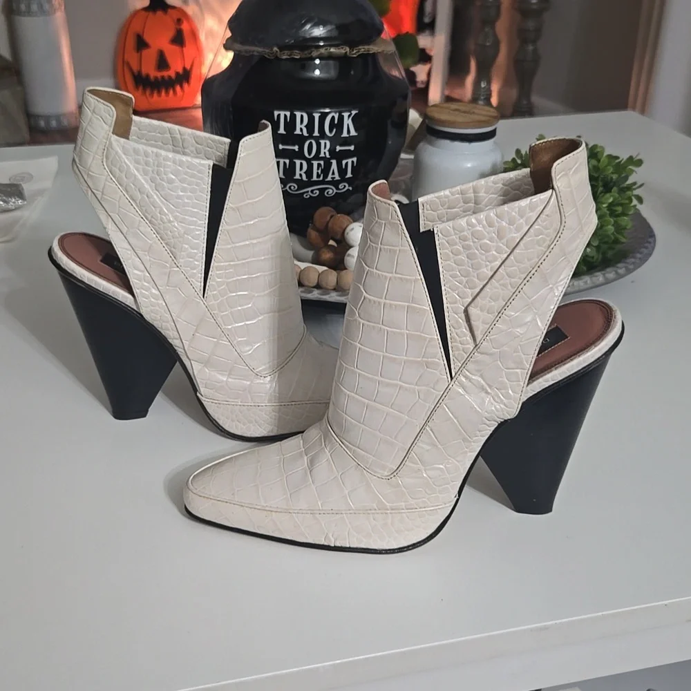 DEREK LAM 8 - Picture 3 of 5